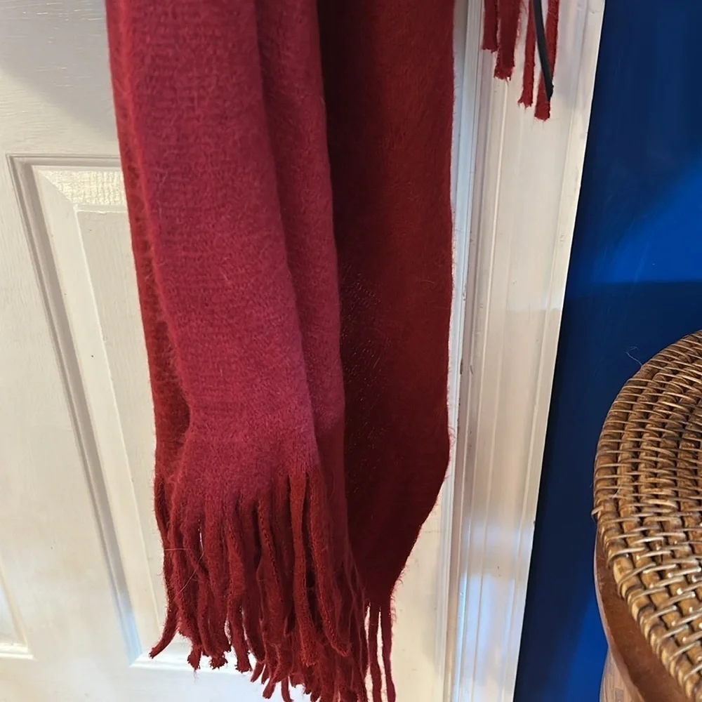 NWT Women’s Steve Madden Elegant Red 100% Acrylic Shawl Wrap